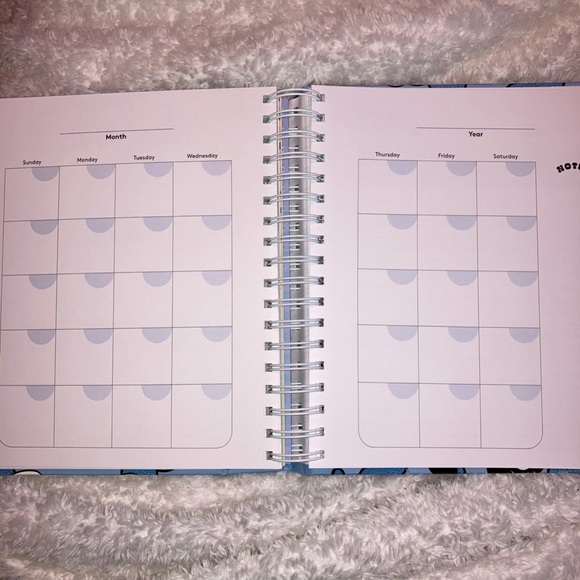 Emma Chamberlain - The Ideal Planner - Picture 3 of 3